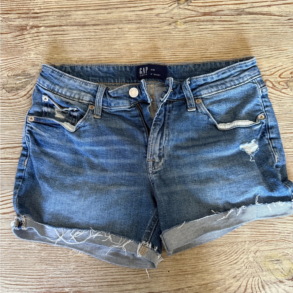 EUC- GAP Women's Blue Denim 5” Shorts size 2/26